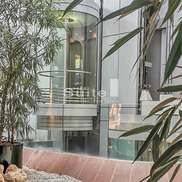Zeitloses Bürogebäude mit Atrium & Dachterrasse