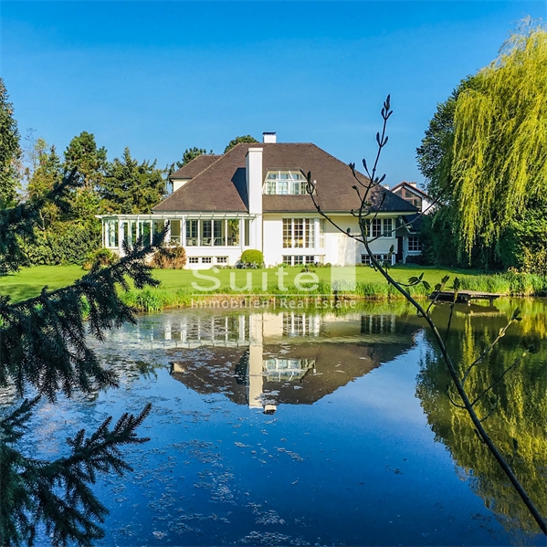 Großzügige Villa auf wunderschönem Grundstück