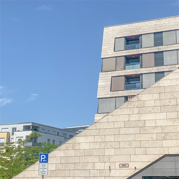 Im Landmark-Gebäude Velum mit Dachterrasse!