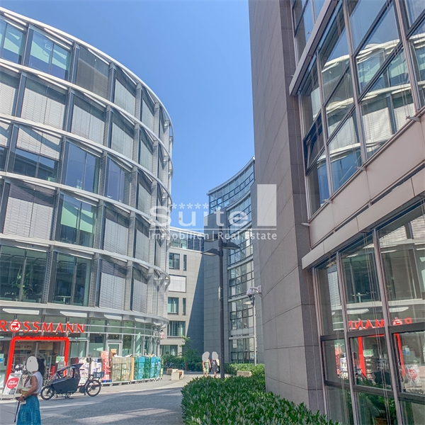 Außergewöhnliche Architektur mit lichtdurchflutetem Atrium