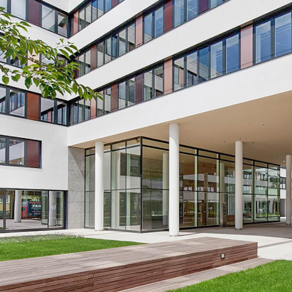 Flexible Bürowelten mit S-Bahn direkt vor der Tür